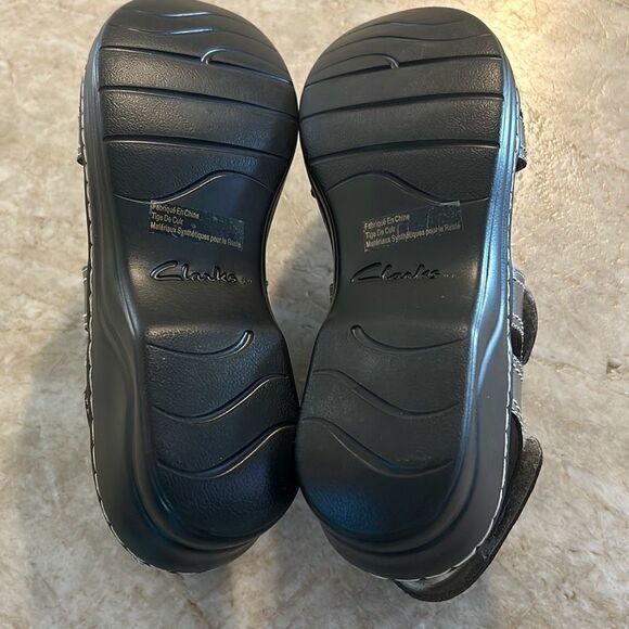 CLARKS Bendable Leather Sandals NWOT - Picture 6 of 7